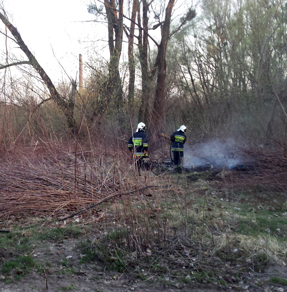 Ulica Chopina pożar gałęzi i trawy. Kwiecień 2017