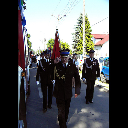 Przemarsz na uroczystość - na pierwszym planie Mieczysław Pękala