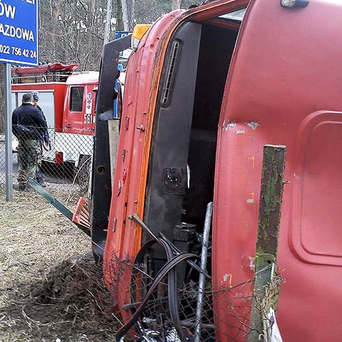 Przewrócony beczkowóz