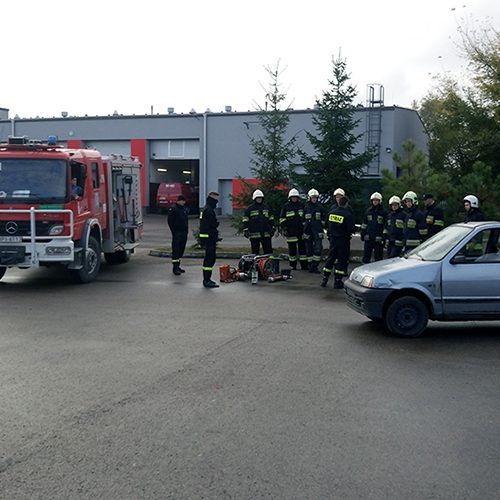 Odprawa przed ćwiczeniami. Mercedes OSP Góra Kalwaria