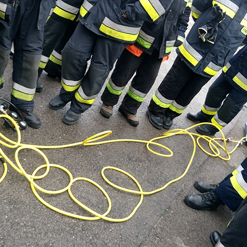 Ćwiczenia praktyczne z naszymi poduszkami podnoszącymi wysokociśnieniowymi Holmatro