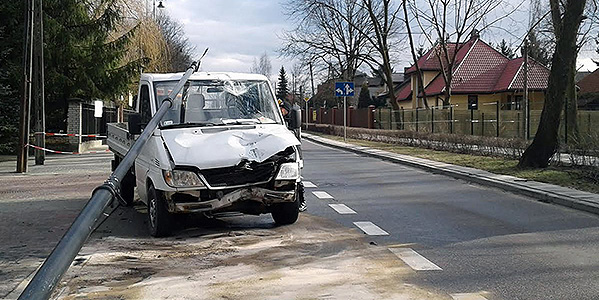 Kolizja z latarnią