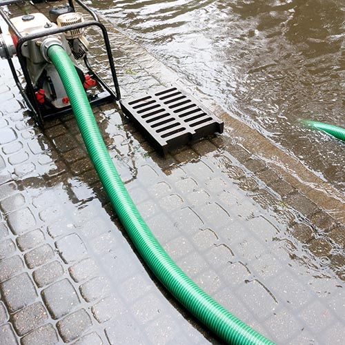 Zalana ulica Piłsudskiego - Straż Pożarna w Konstancinie - Jeziornie