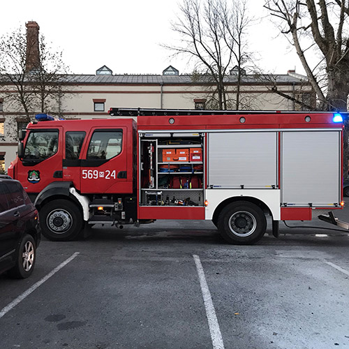 Średni wóz gaśniczy Renault z OSP Konstancin-Jeziorna.