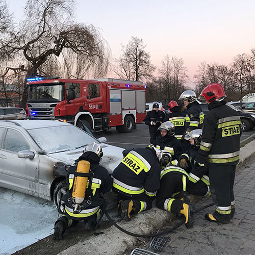 Dogaszanie i zabezpieczanie samochodu.