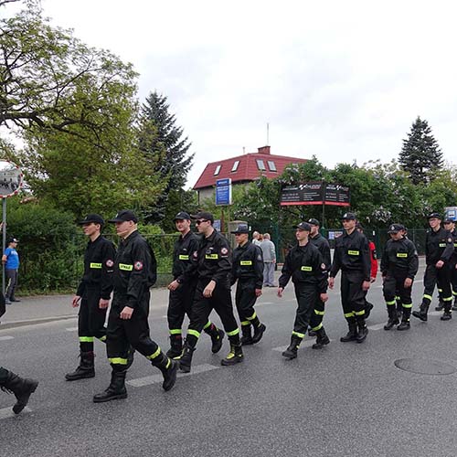 Uroczysty przemarsz do Parku Zdrojowego.