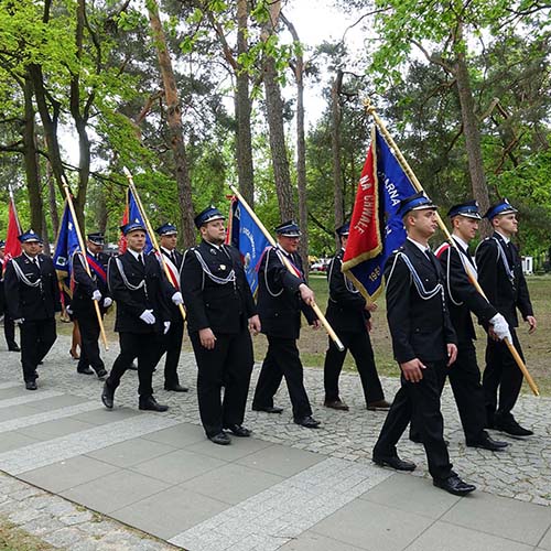 Uroczysty przemarsz do Parku Zdrojowego.