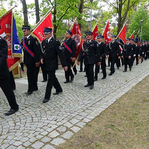 Uroczysty przemarsz do Parku Zdrojowego.