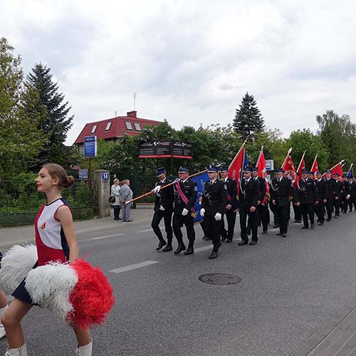 Uroczysty przemarsz do Parku Zdrojowego.