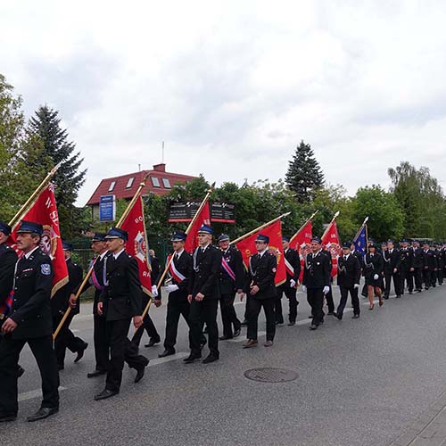 Uroczysty przemarsz do Parku Zdrojowego.