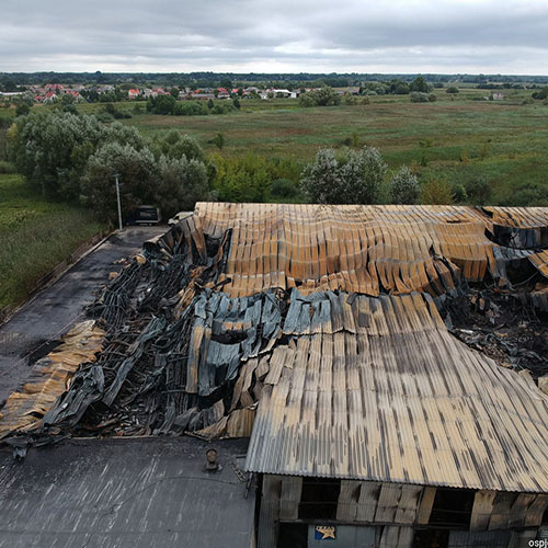 Widok spalonej hali kilka dni później.