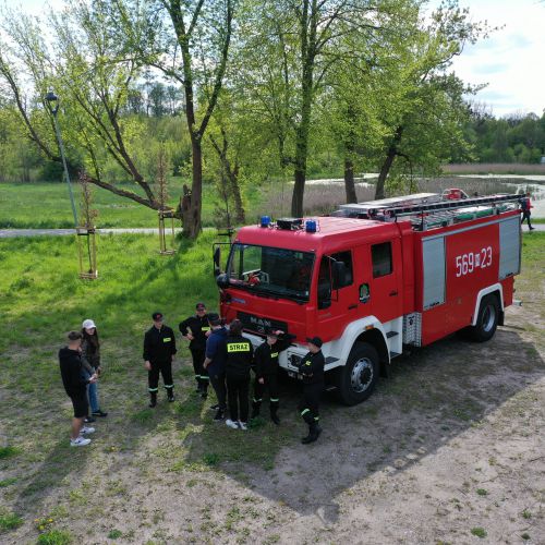 Ćwiczenia sportowe Młodzieżowa Drużyna Pożarnicza OSP Konstancin-Jeziorna.