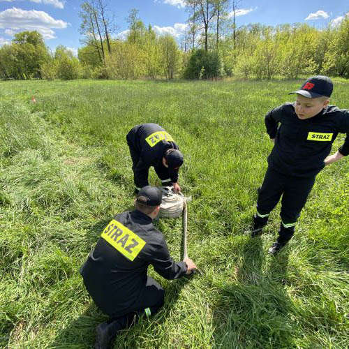 Ćwiczenia sportowe Młodzieżowa Drużyna Pożarnicza OSP Konstancin-Jeziorna.