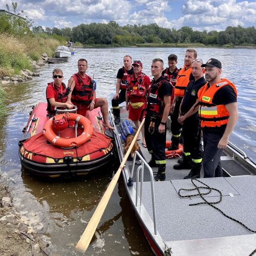 Wspólne zdjęcie OSP Konstancin-Jeziorna i Piaseczyńskie WOPR.